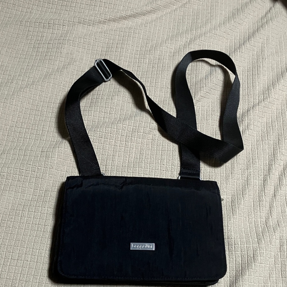 Black Venture Crossbody Shoulder Bag by Baggallini